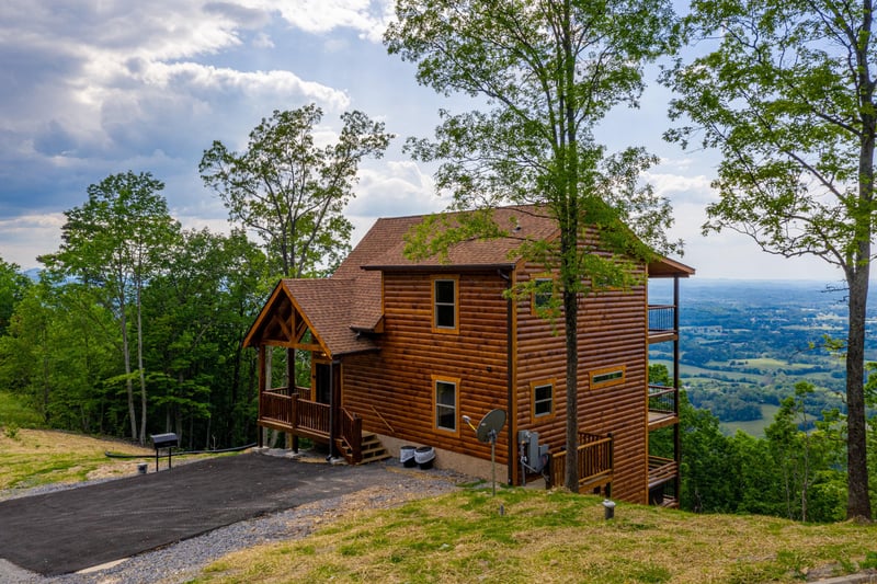 Front of 4 States View cabin