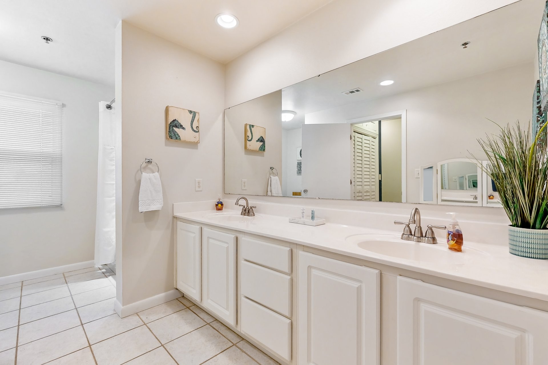 Palm Court Yacht Club 412 14