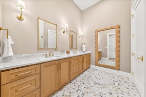 2nd Floor, First King Bathroom