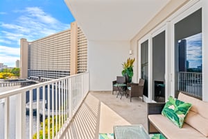 Laketown Wharf 637  Tropical Vibes 16