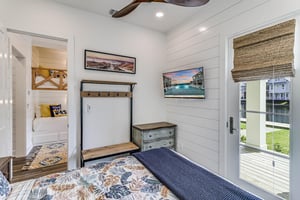 Queen Bedroom With Back Patio Access, 1st Floor