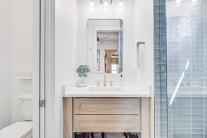 Ensuite TwinQueen Bunk Bathroom, 2nd Floor