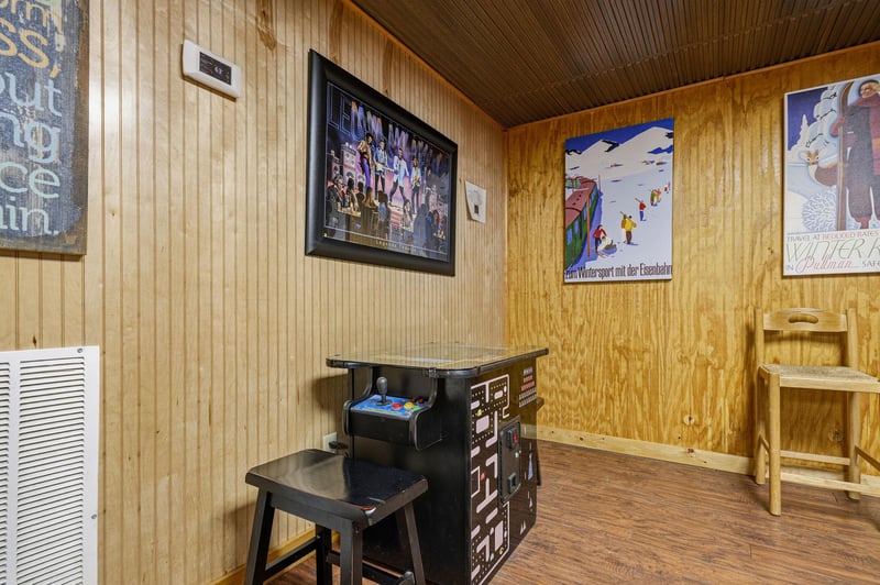 Step into a fun retreat with arcade nostalgia and vintage skiresort charm—your private game corner awaits.