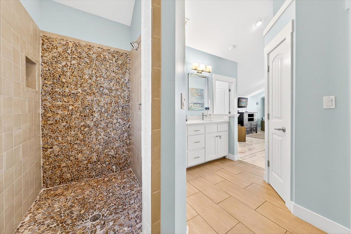 3rd Floor, Primary King Bathroom