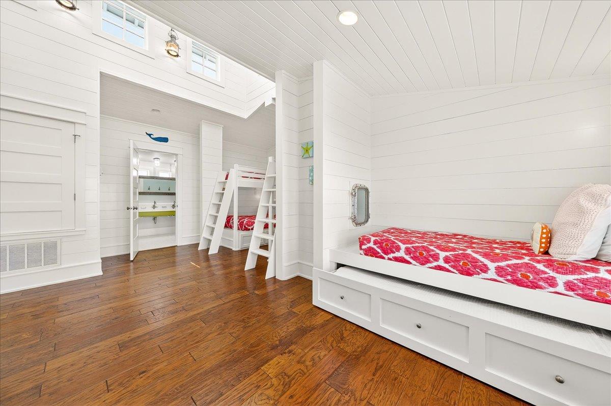 3rd Floor, Bunk Bedroom
