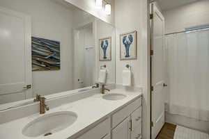 Shared bath, 2nd Floor