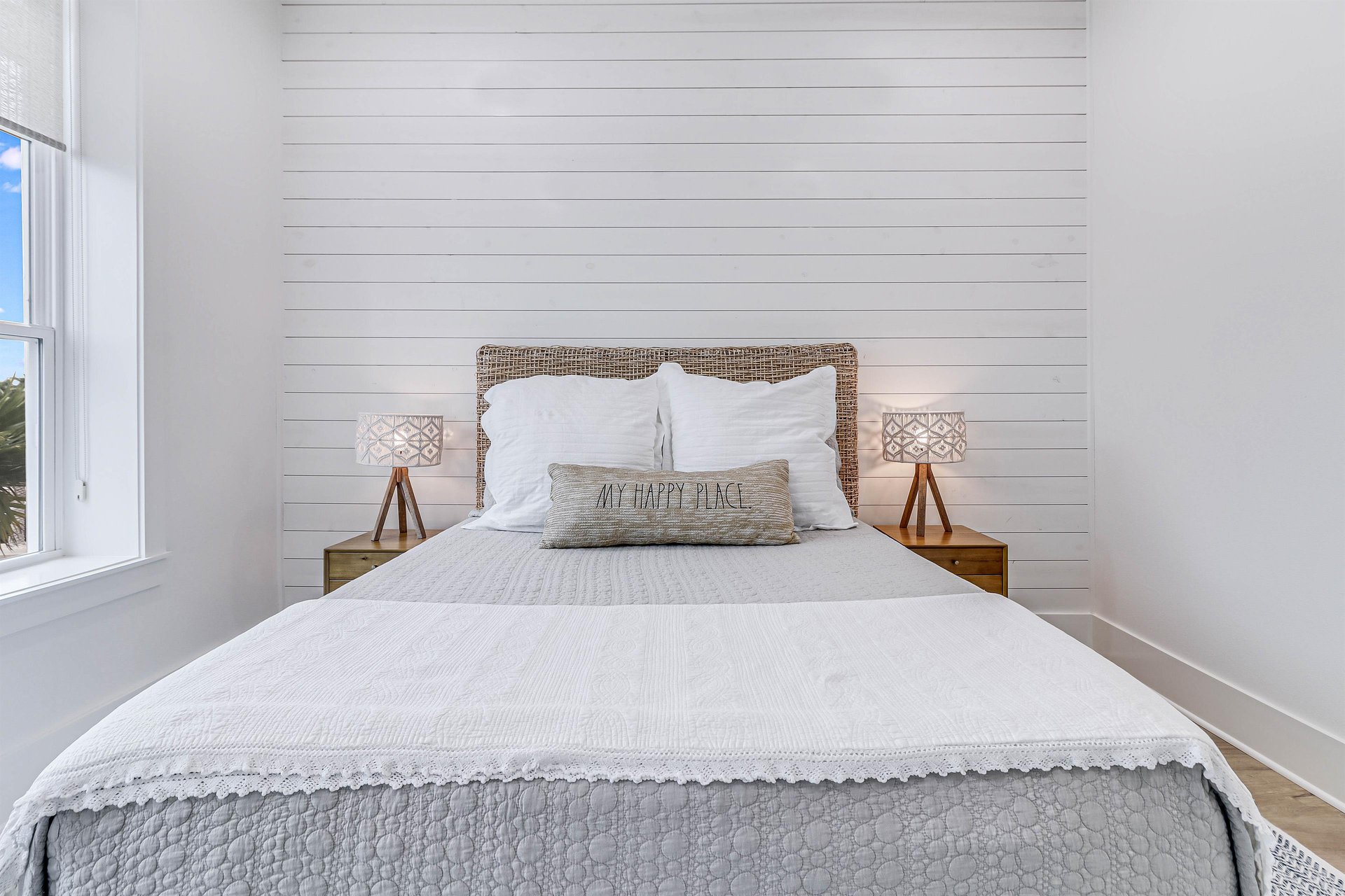 Queen Bedroom, First Level