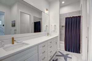 Hallway Bathroom, 1st Floor