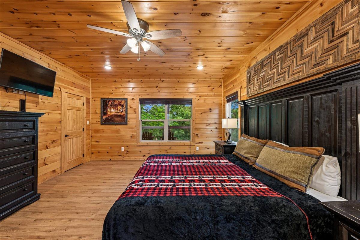 28Primary Bedroom