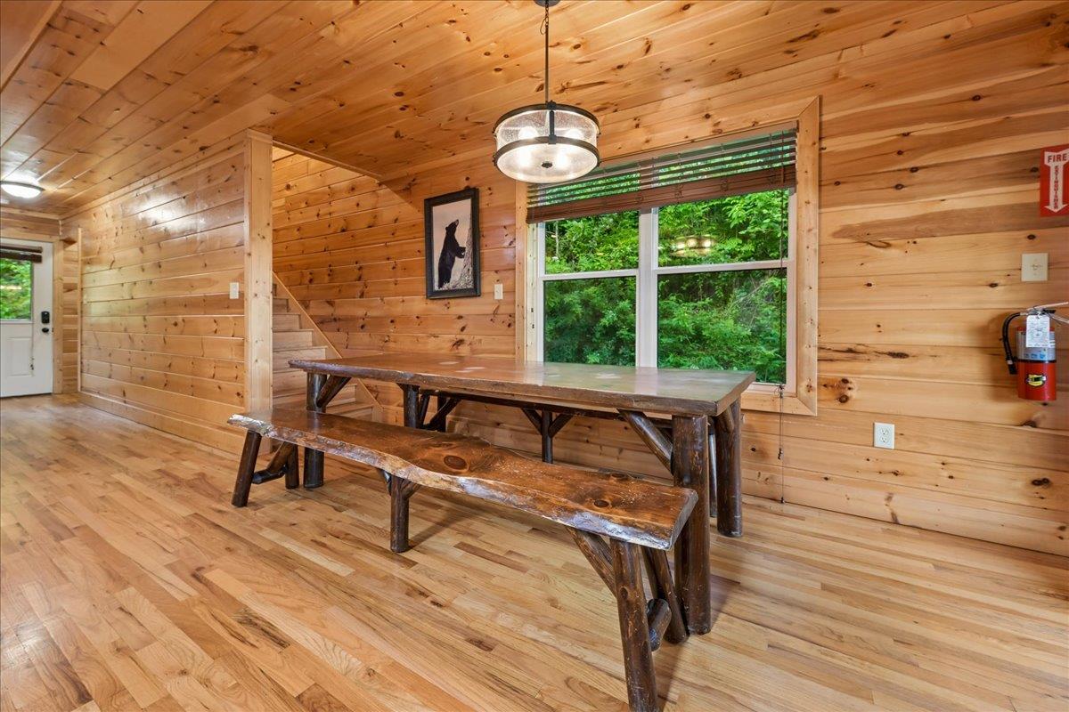 13Dining Room
