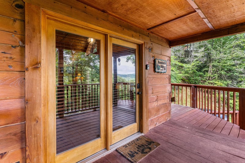 Front door to Moonshiners Ridge cabin