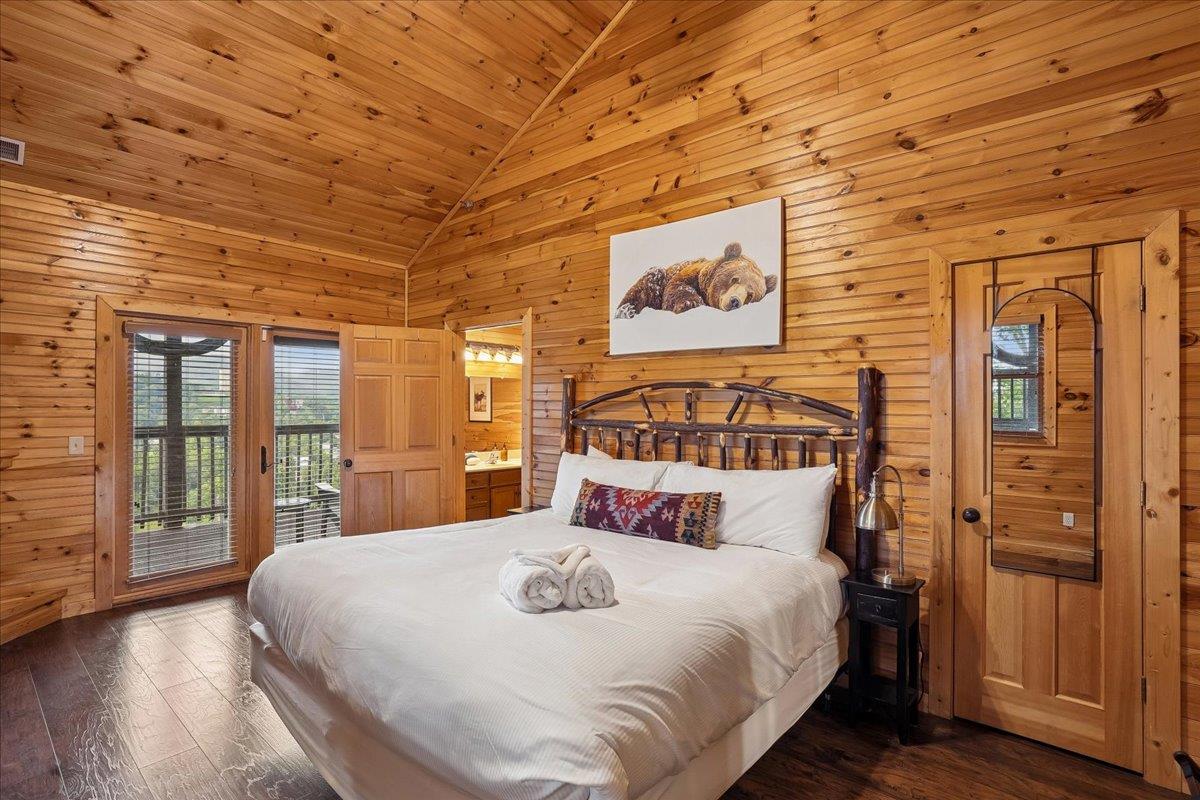 040Bedroom