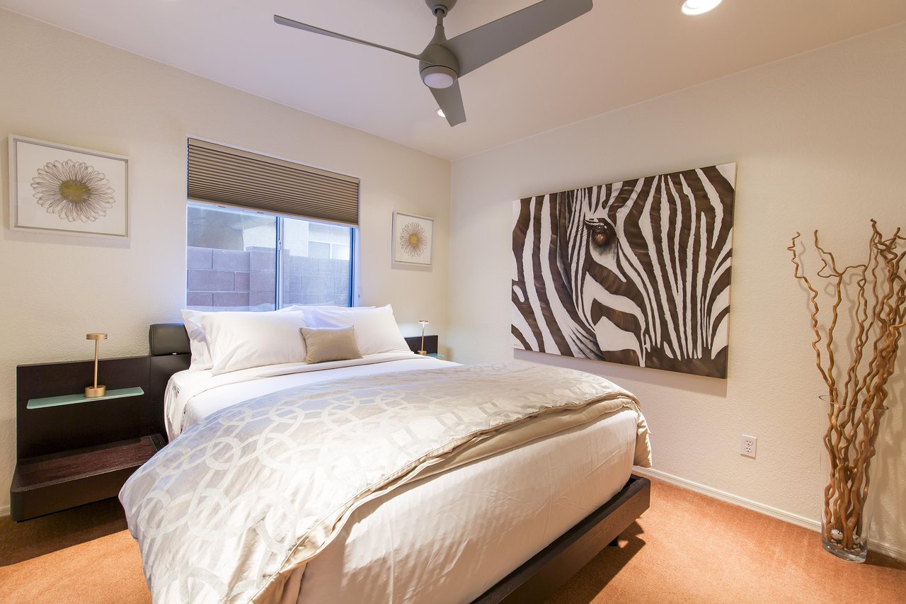 Queen size bed.