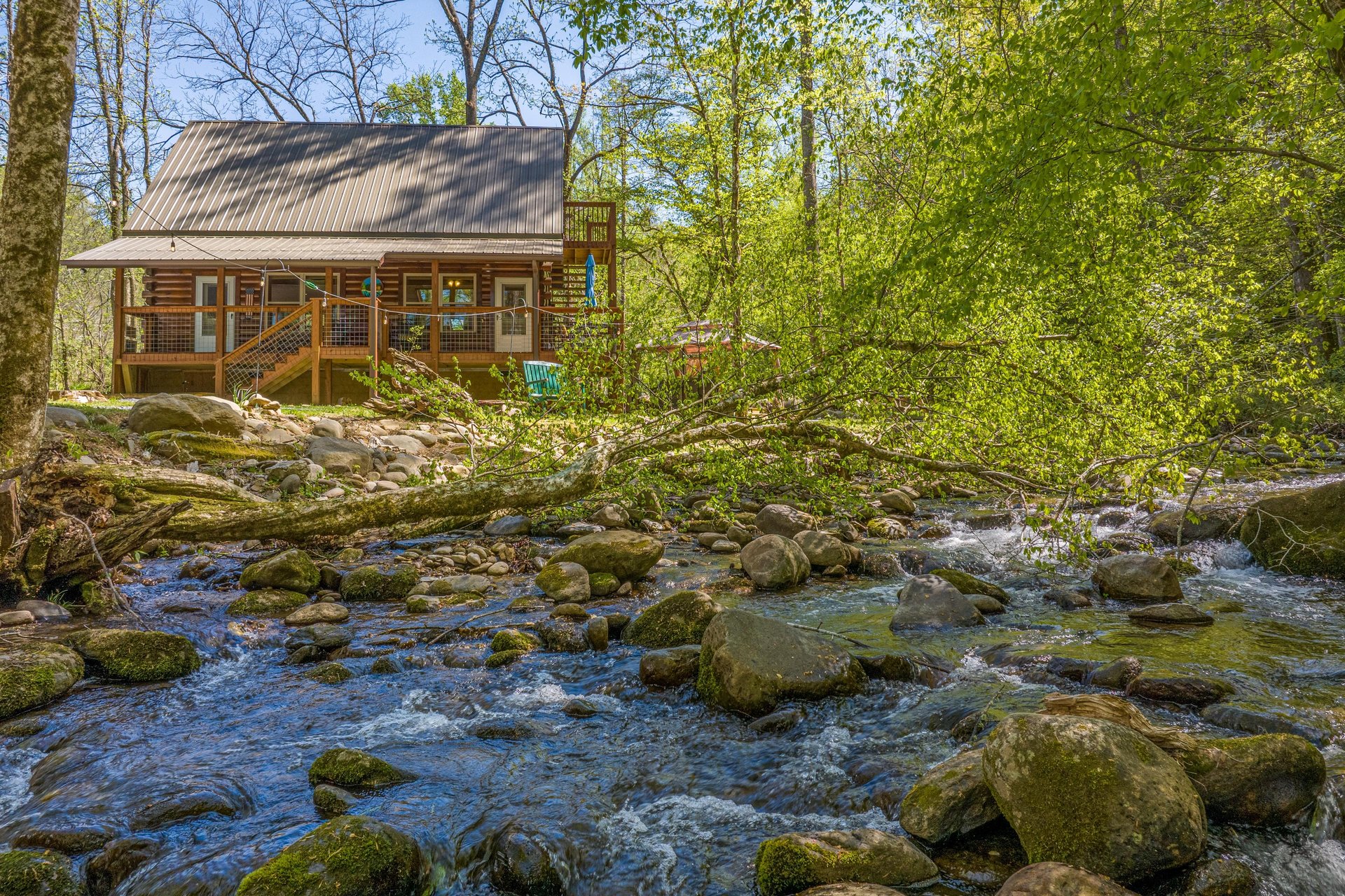 Front of Tridents Creek cabin with view of the creek