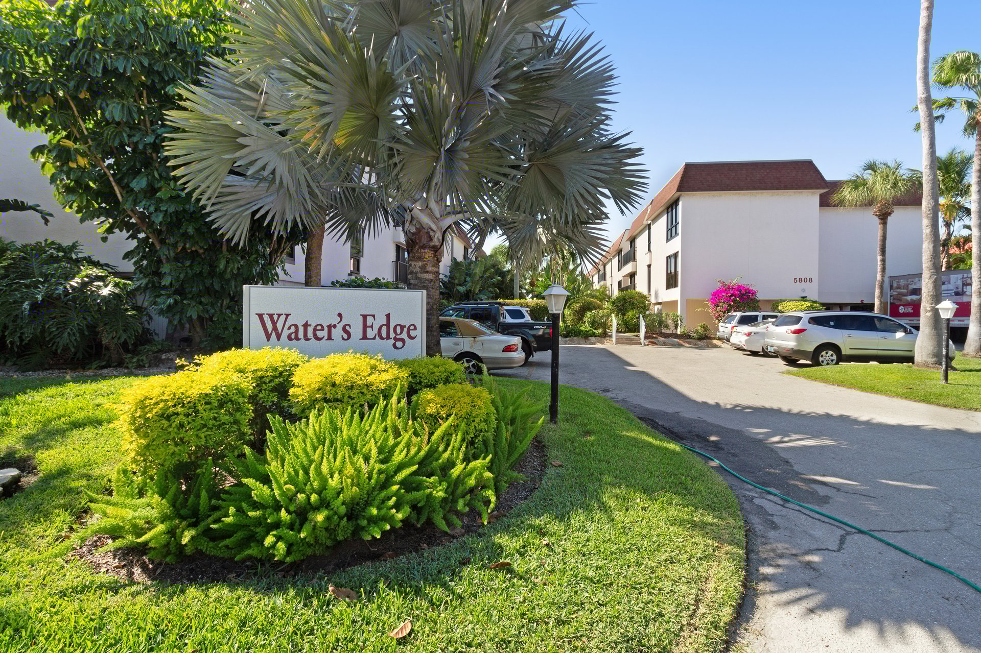 Waters Edge 208 S 10