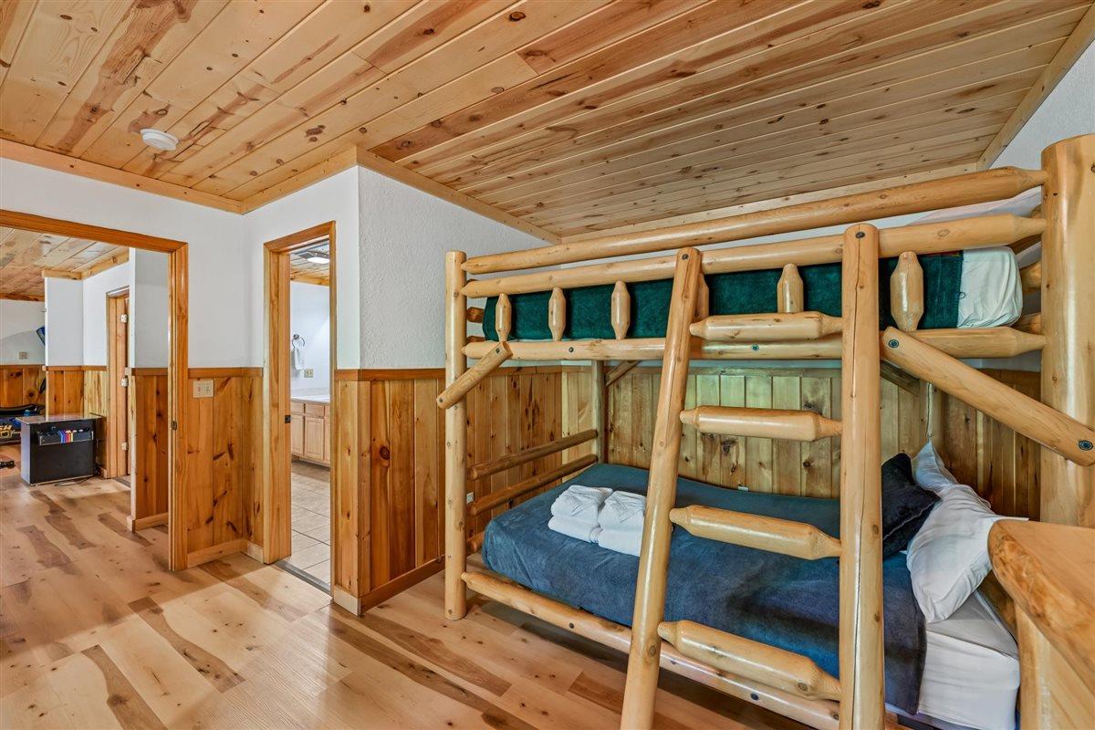 073Bedroom