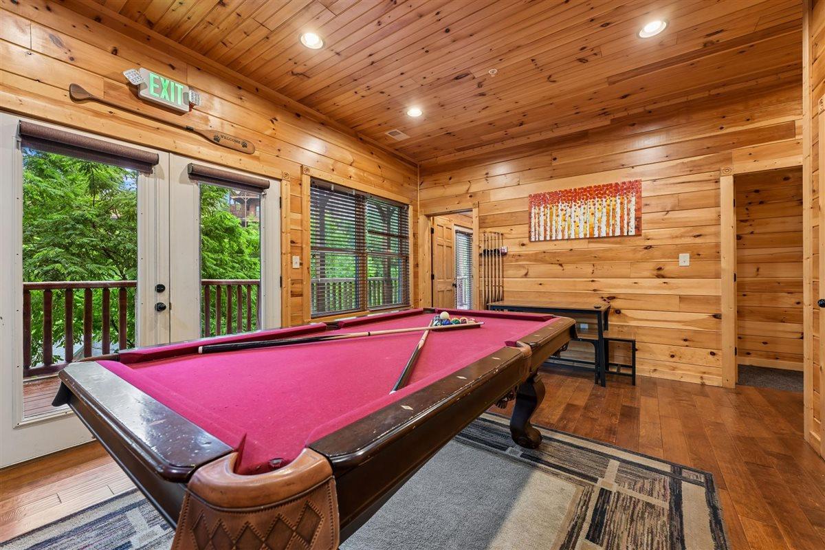 084Recreation Room