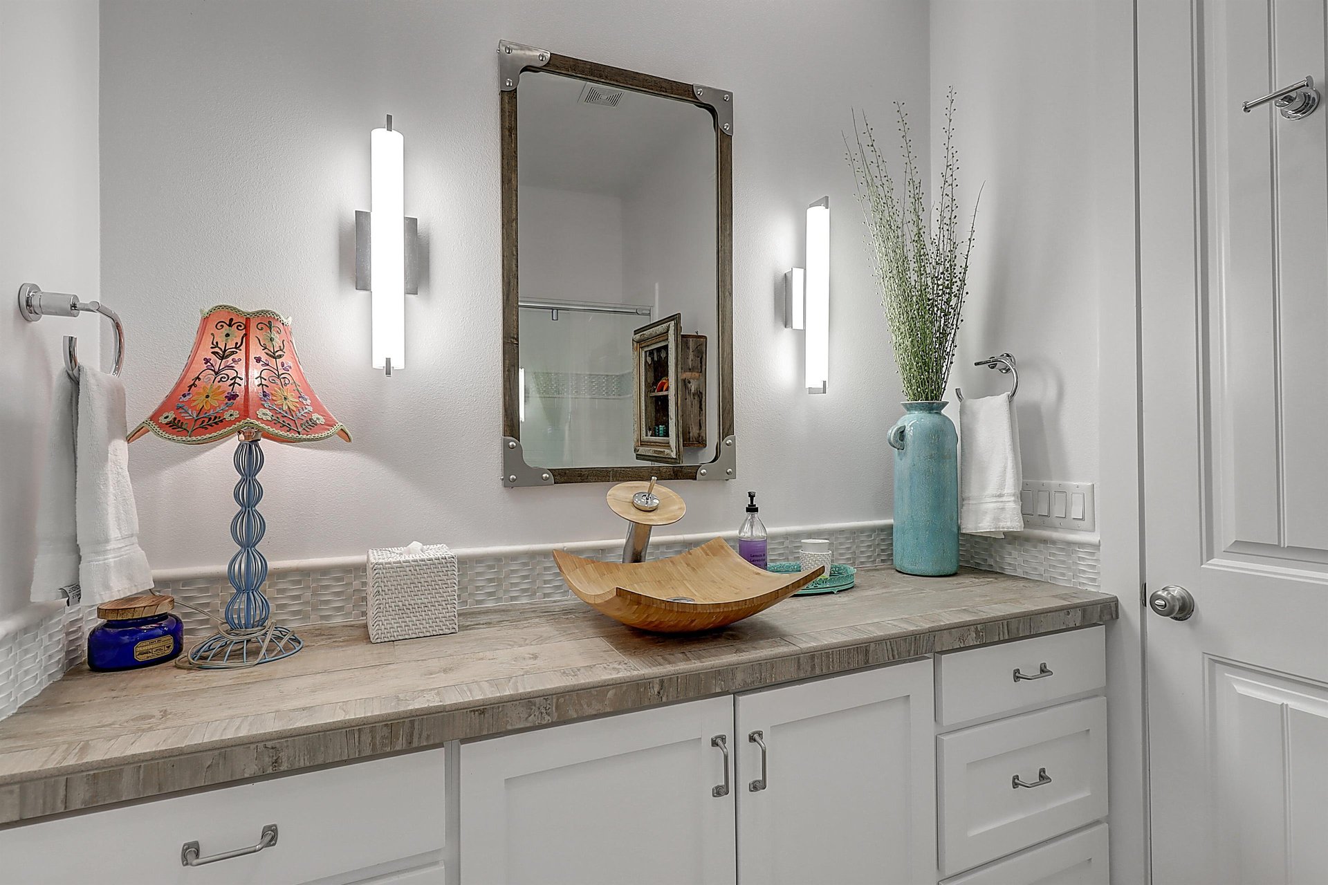 Fourth King Bathroom, 1st Floor