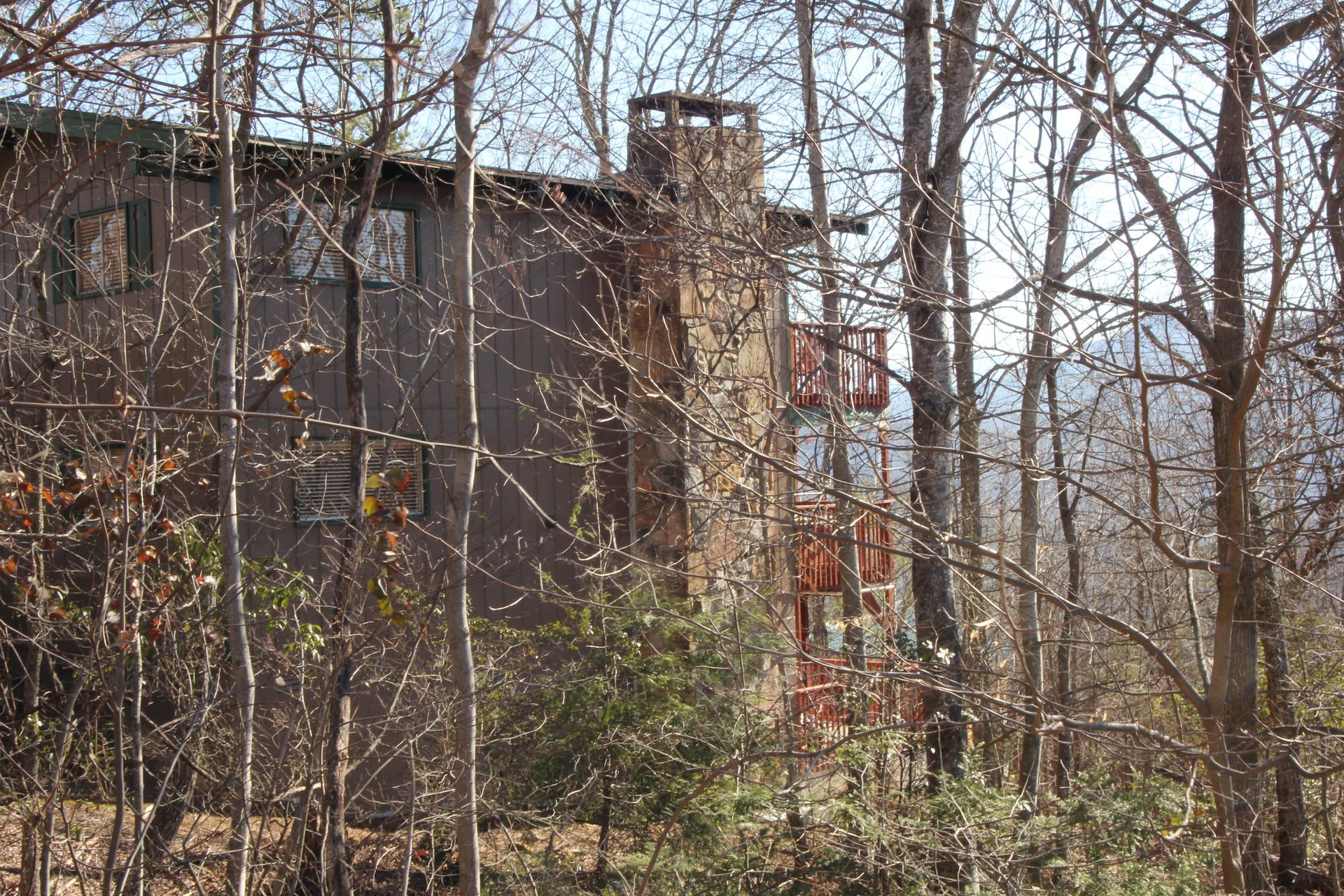 Wooded side exterior view of Bushwood Lodge, a 3bedroom cabin rental located in Gatlinburg