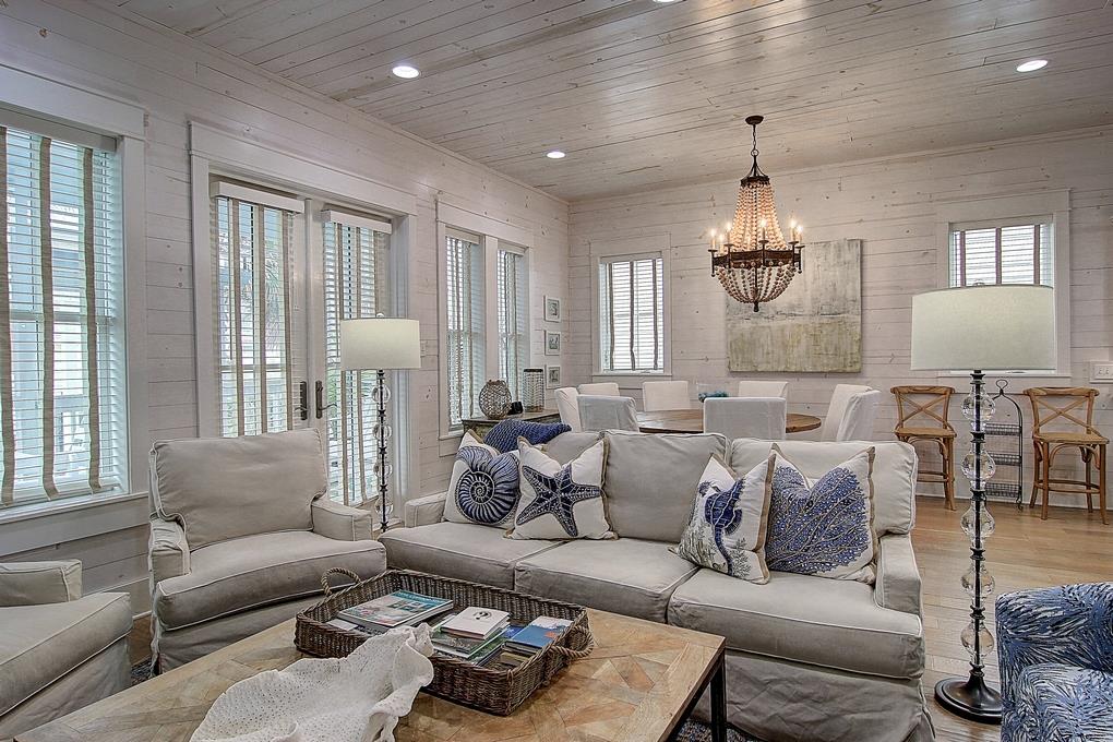 1st Floor Living Area