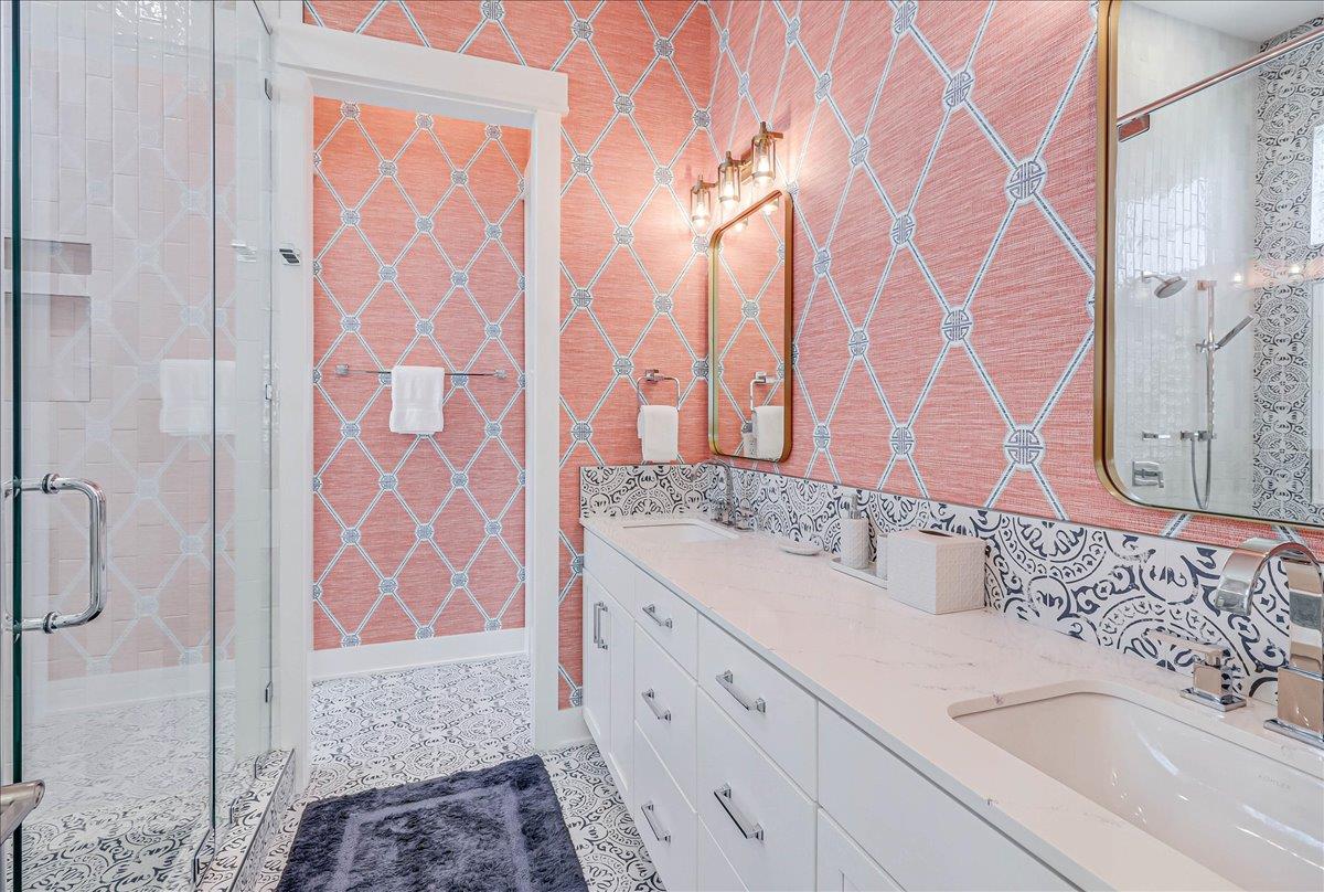 Primary King Bathroom, 2nd Floor