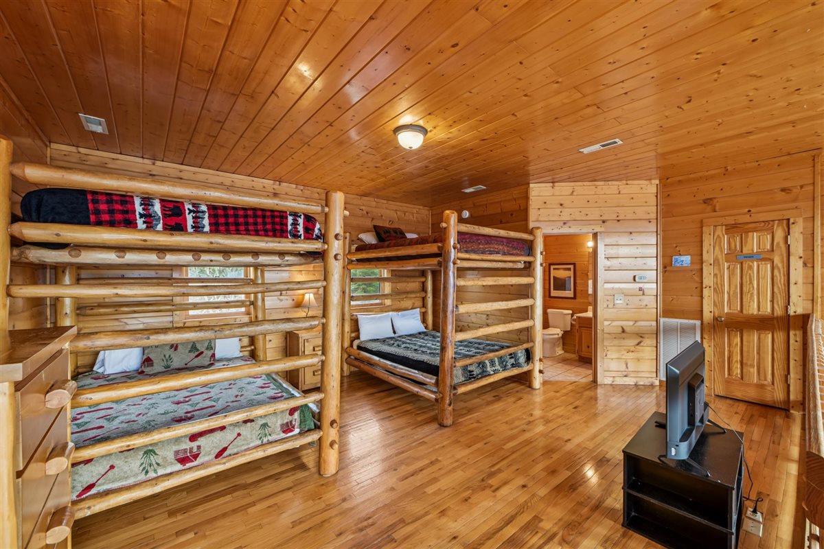 047Bedroom 3