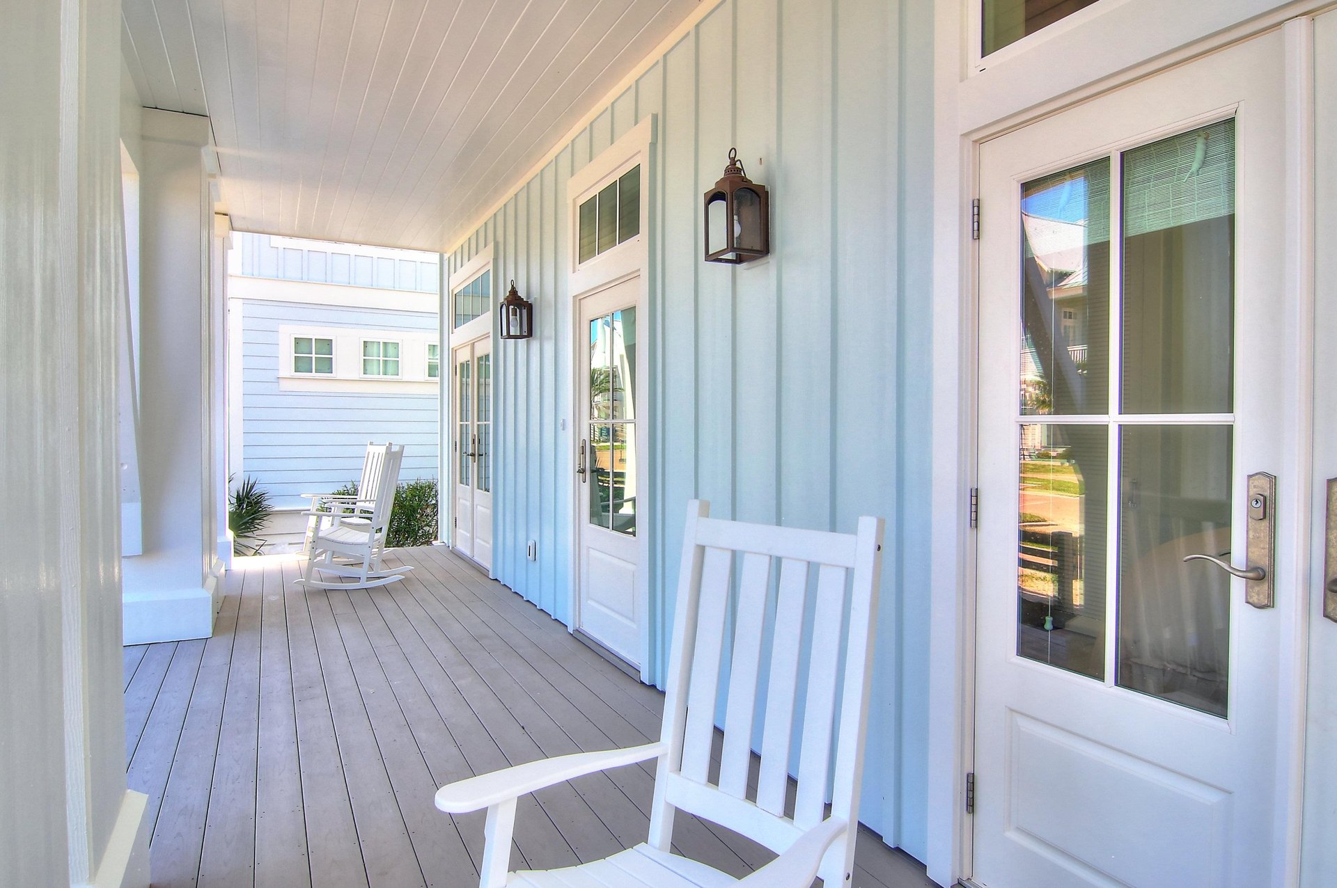 Front Porch, 1st Floor