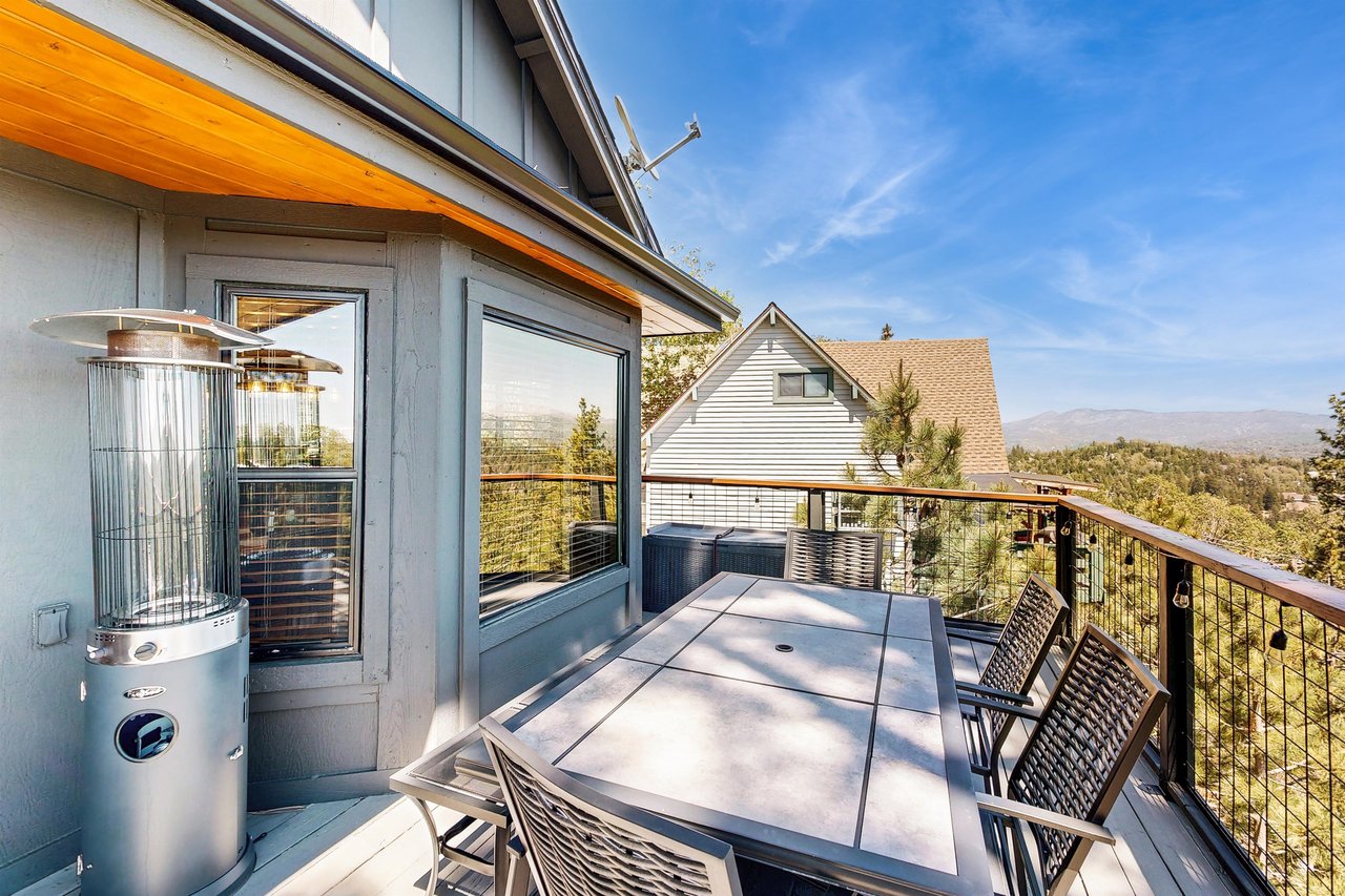 Heater and outdoor dining for up to 6 guests.