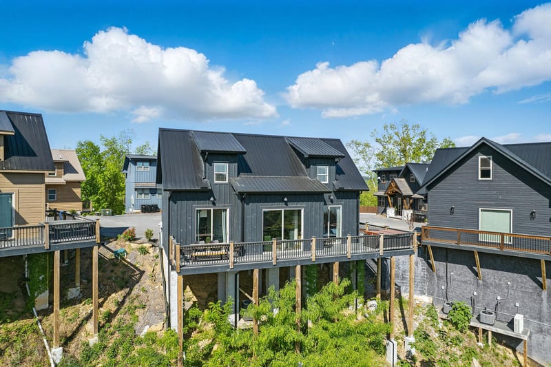 rear view of Lakeview Cabin