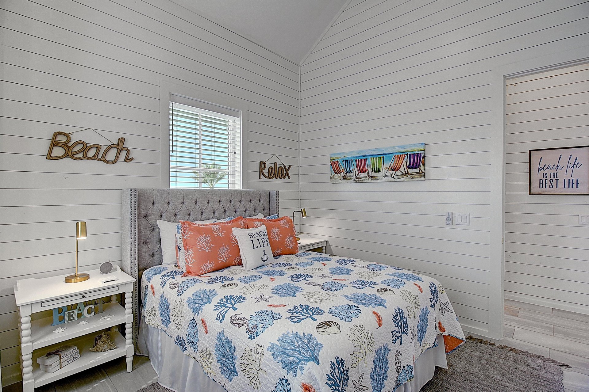 Queen Bedroom, 2nd Floor