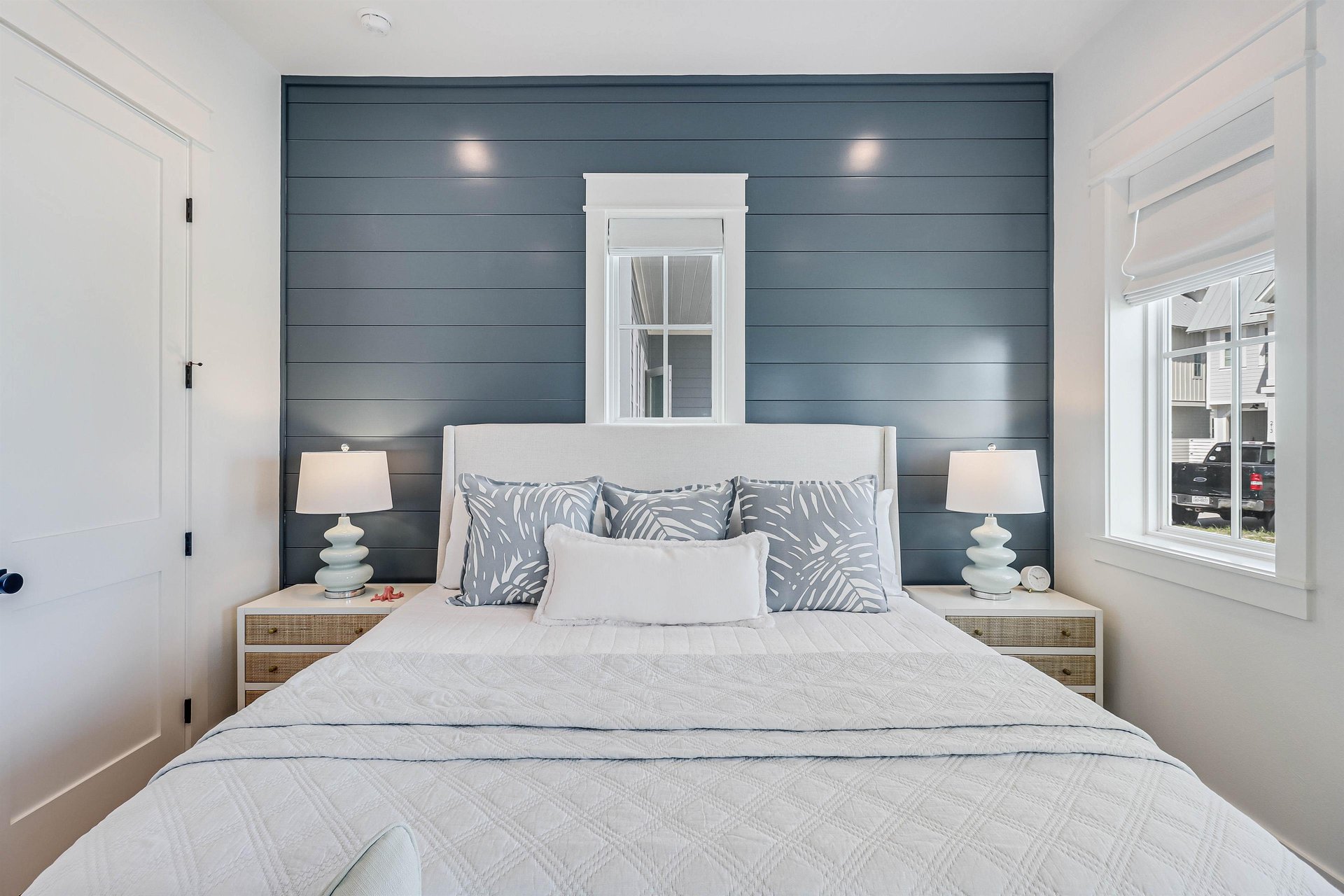 King Bedroom with Shared Bathroom, 1st Floor