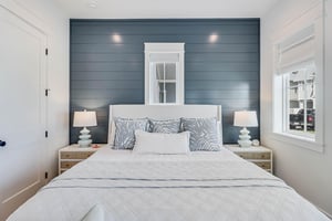 King Bedroom with Shared Bathroom, 1st Floor