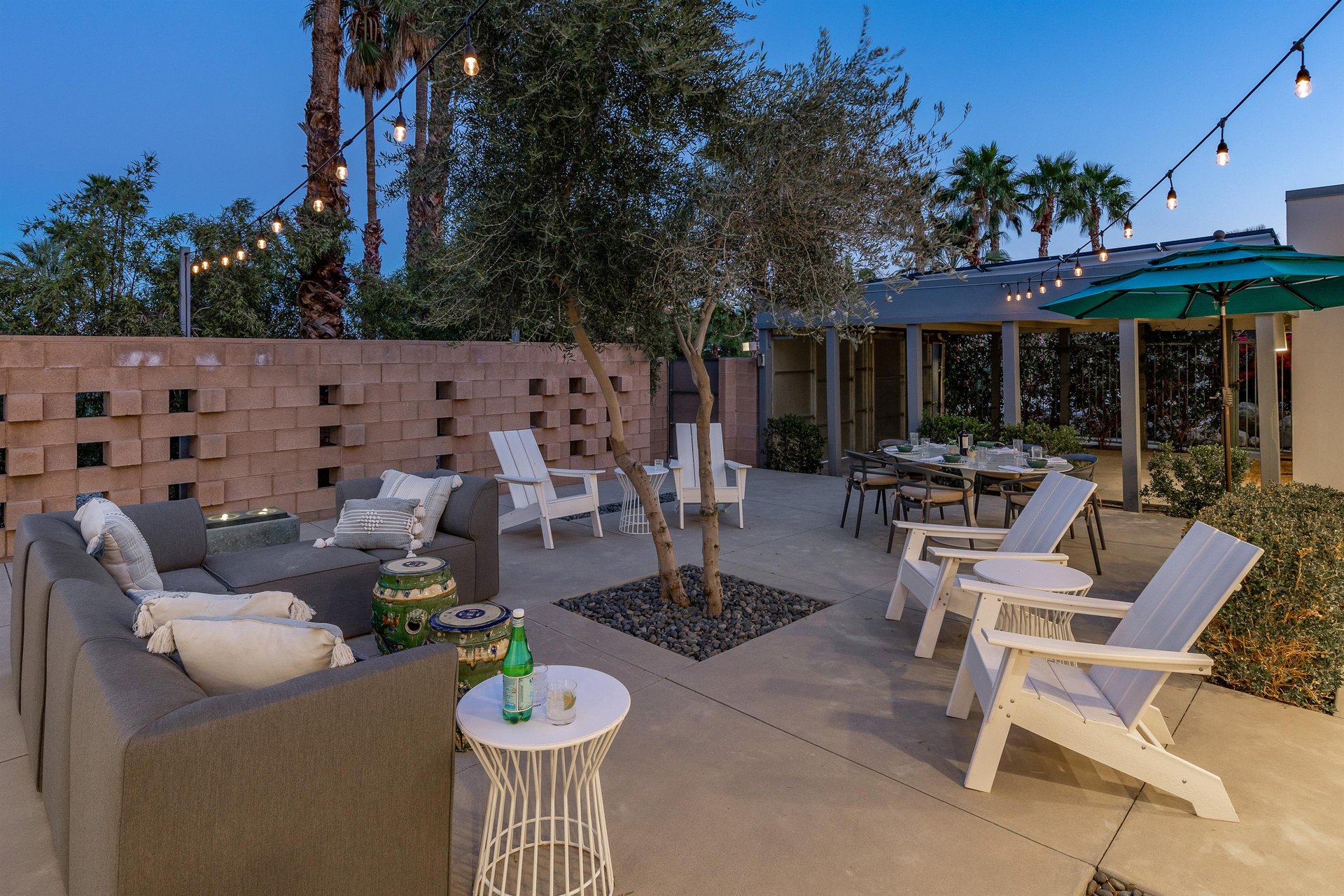 Tons of outdoor seating