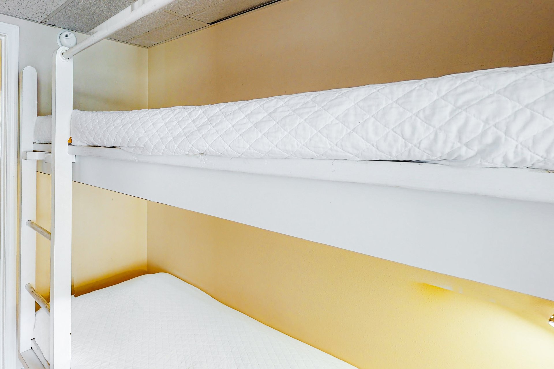 Nantucket Rainbow Cottages 15B 11