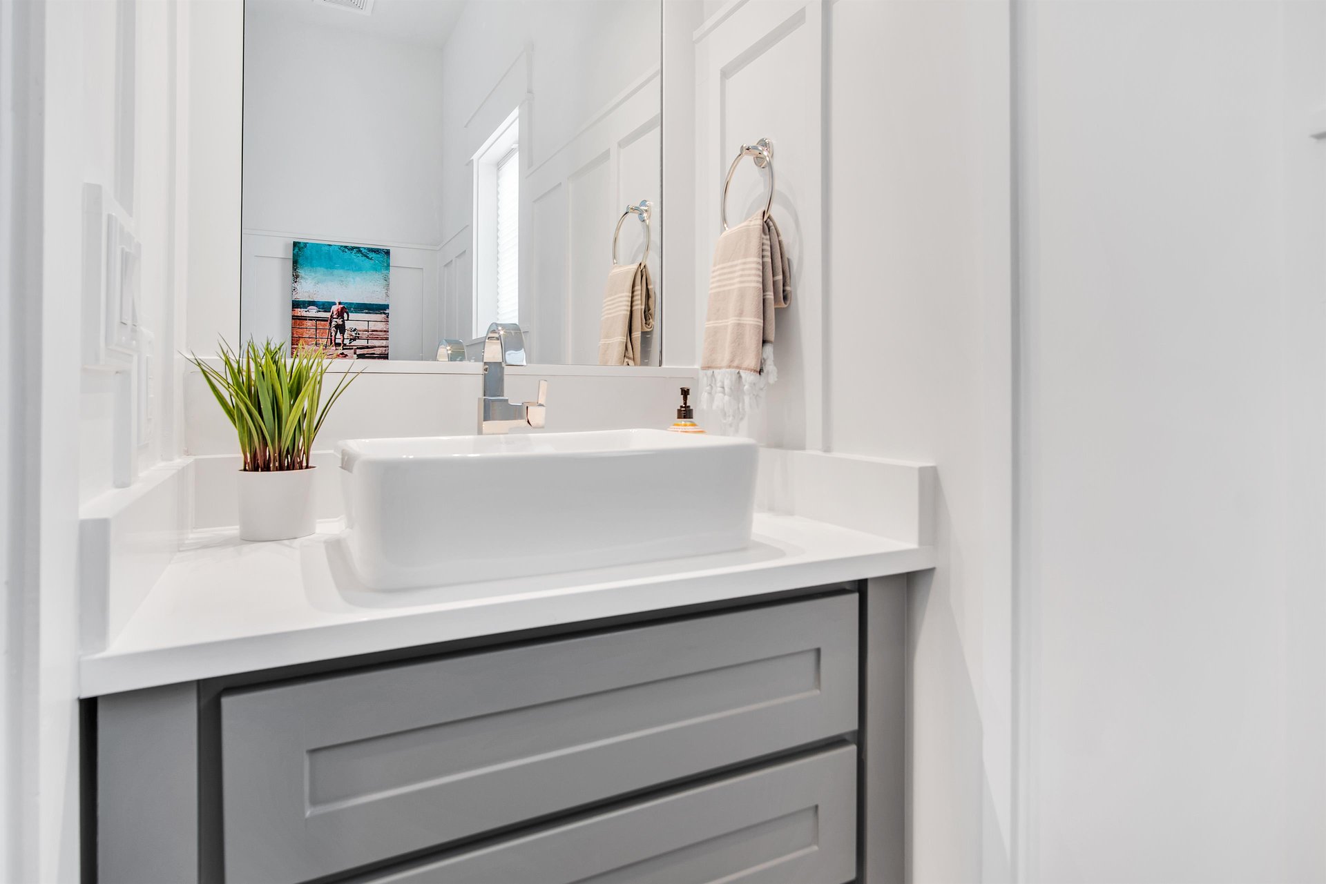 Powder Room, 1st Floor