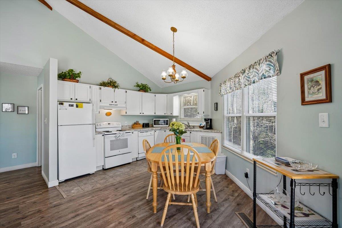07Kitchen