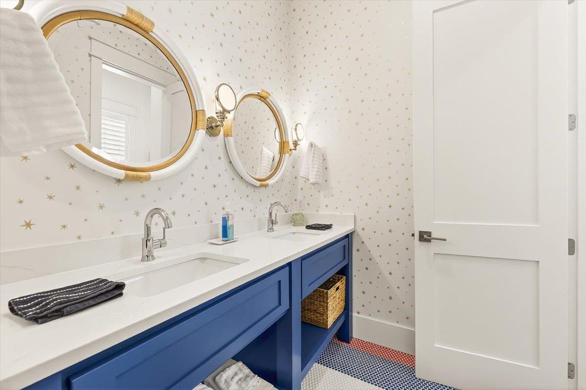 Bunk Bathroom, 2nd Floor