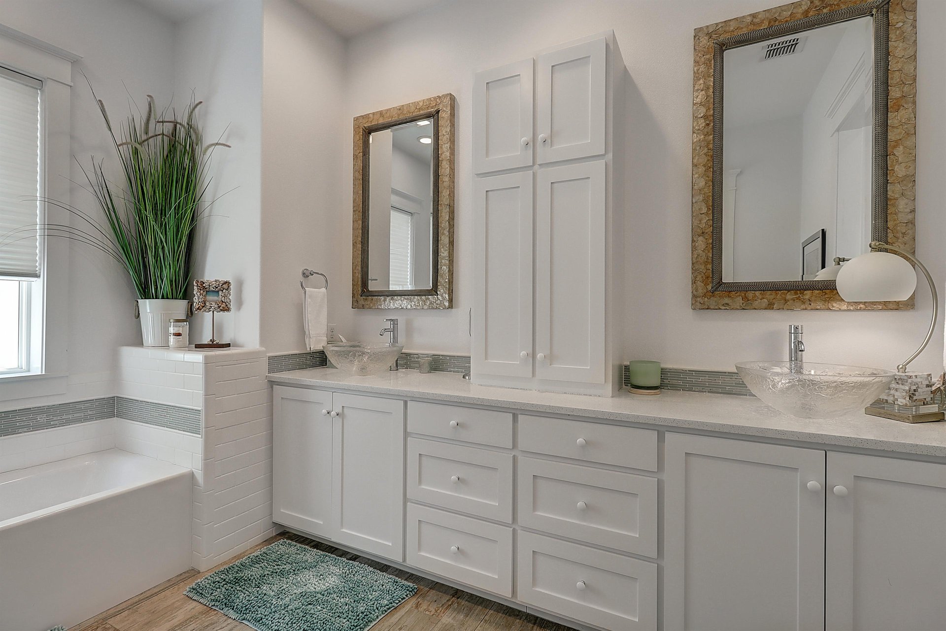 Primary King Bathroom, 2nd Floor