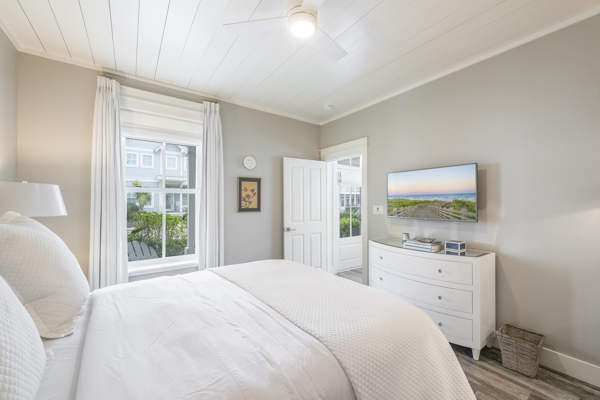Queen Bedroom, 1st Floor