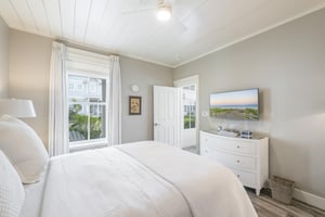 Queen Bedroom, 1st Floor