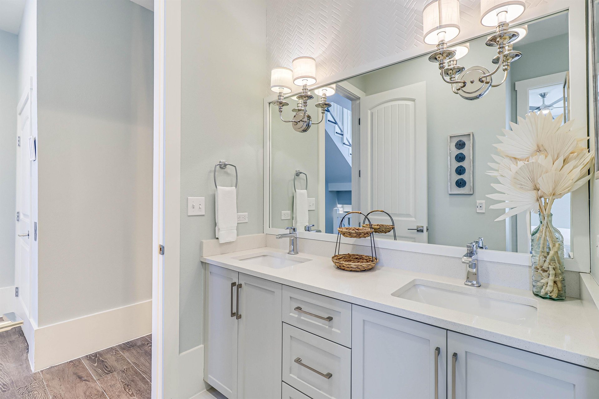 Shared Bathroom, 2nd Floor