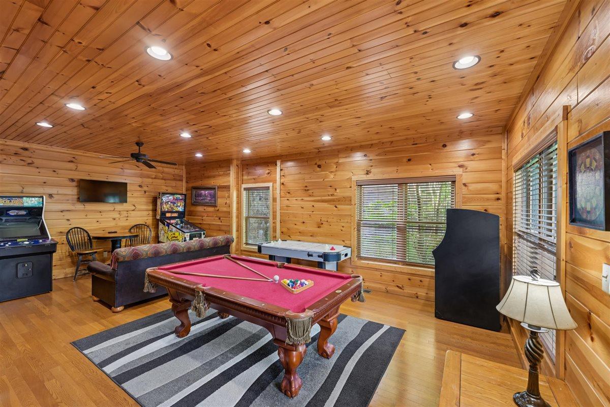 25Recreation Room