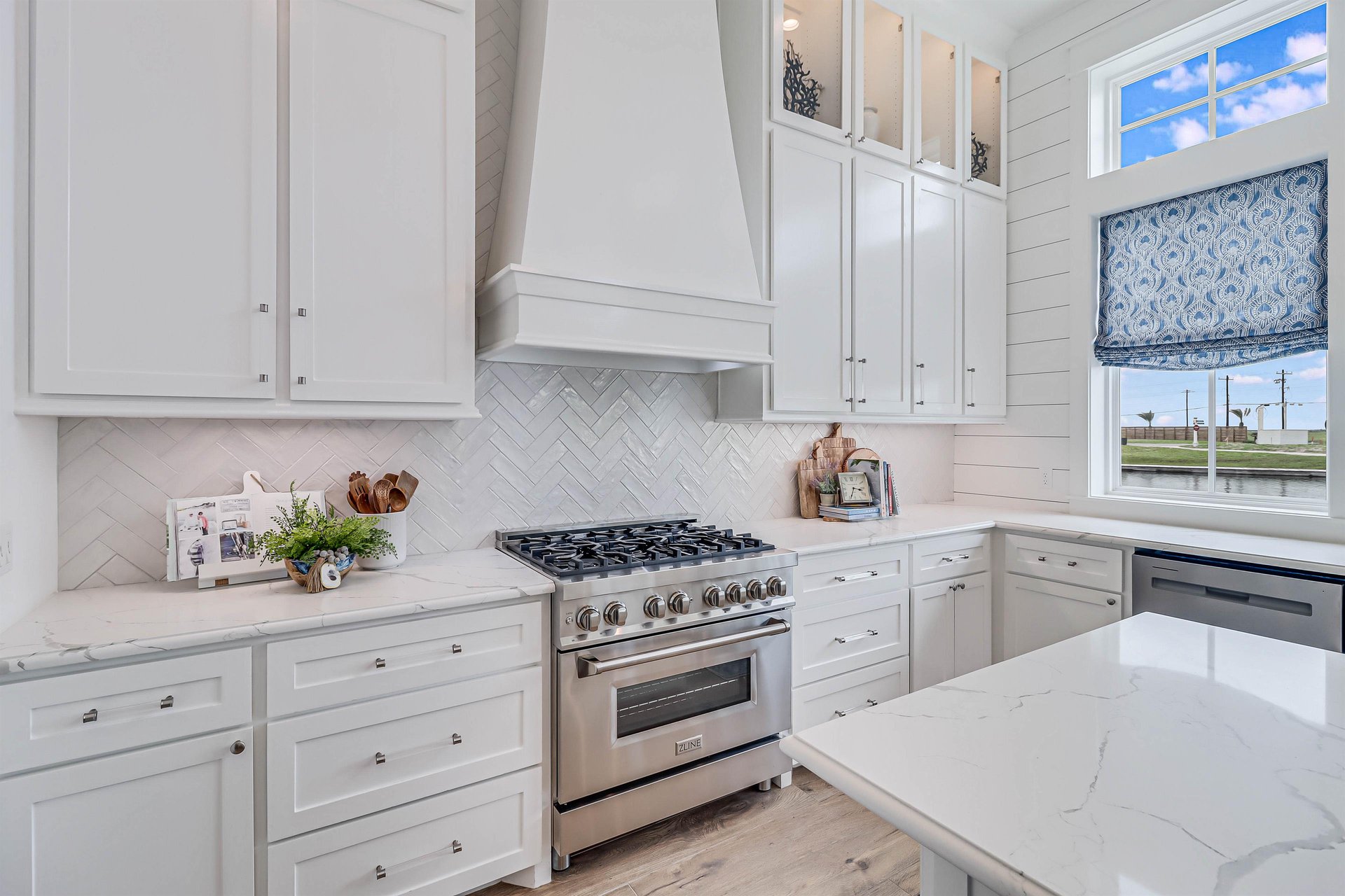 1st Floor Kitchen Overlooking Leisure Lake