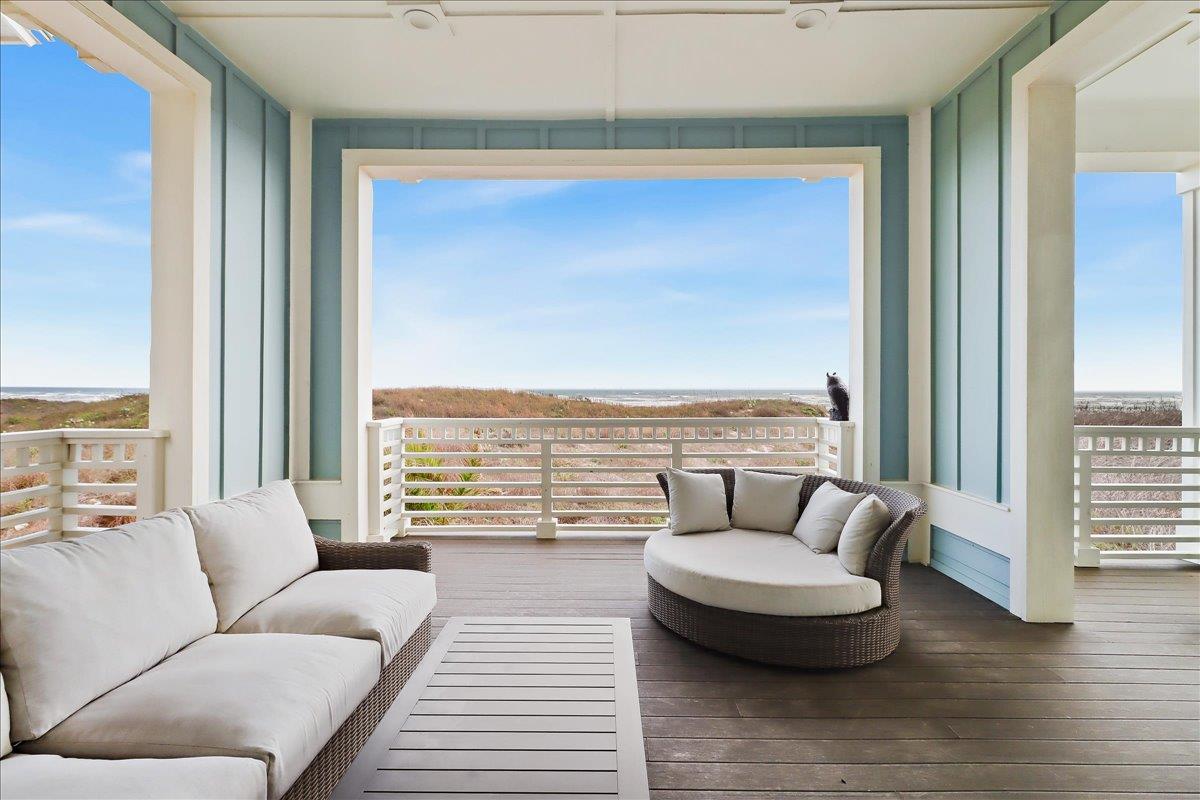 2nd Floor, King Bedroom Shared Deck