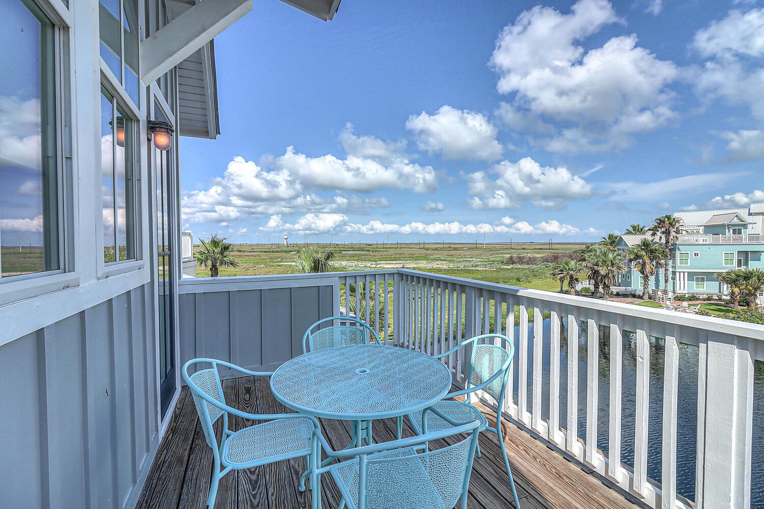 3rd Floor Lakeside Balcony