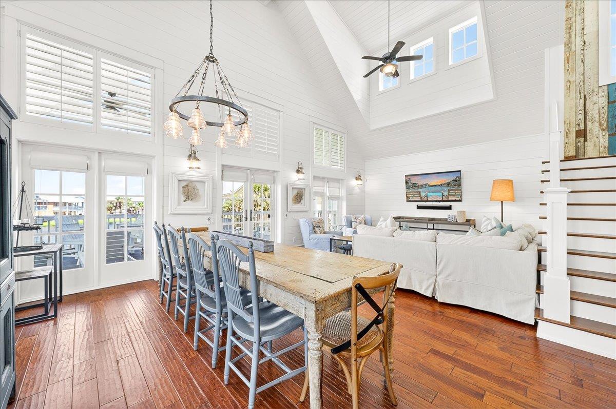 2nd Floor, Dining Area