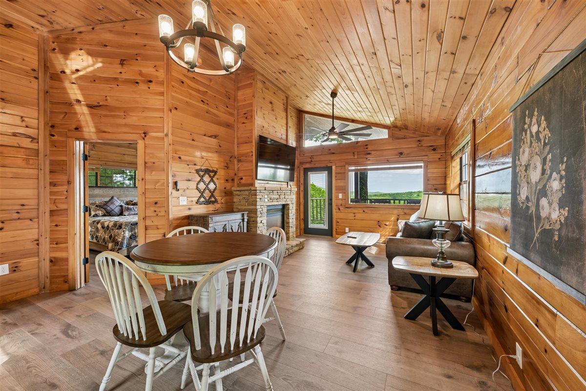03Dining Room