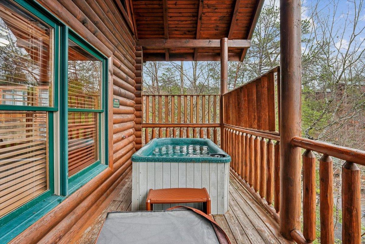 27Hot Tub