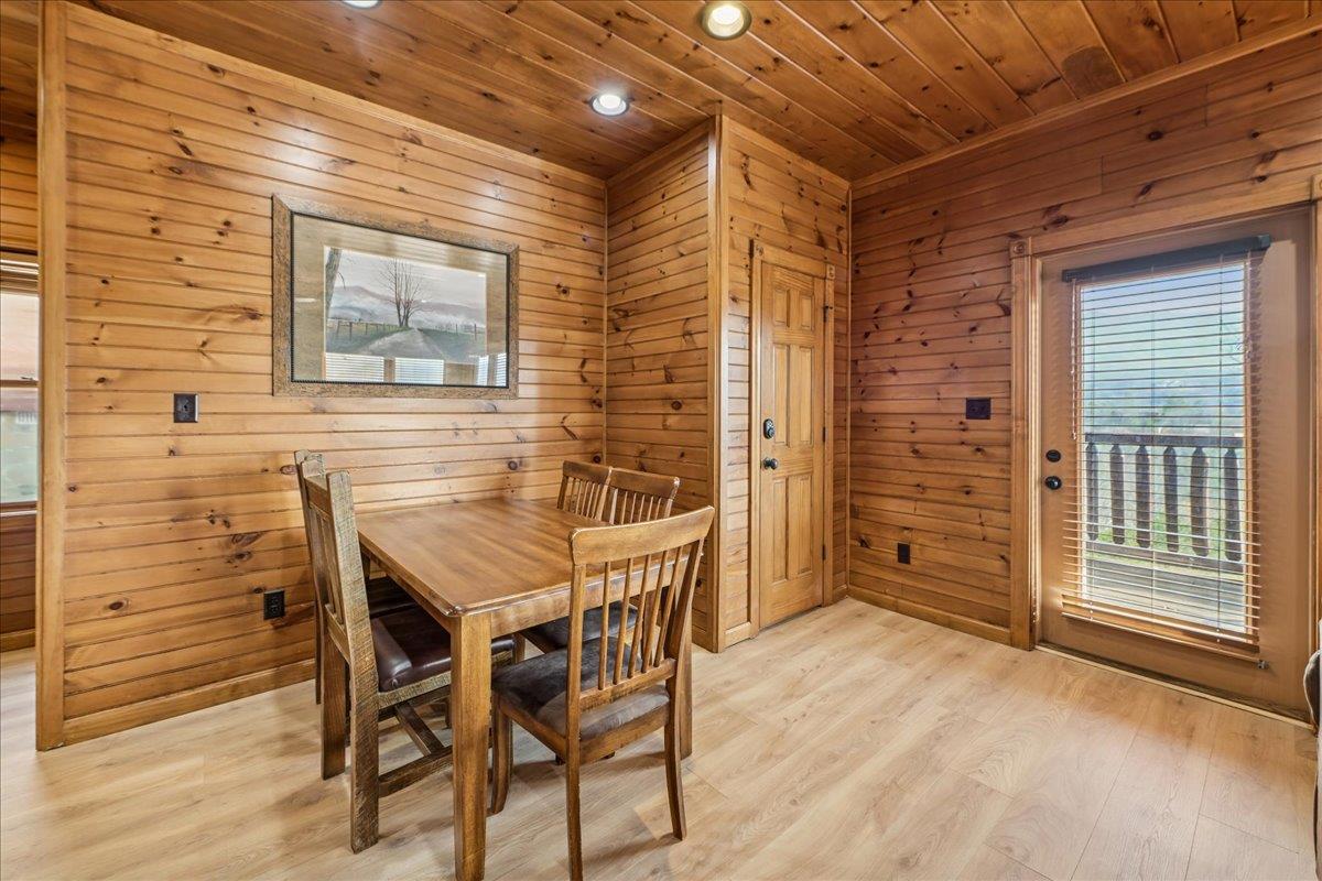 15Dining Room