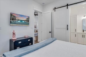 King Bedroom, 1st Floor